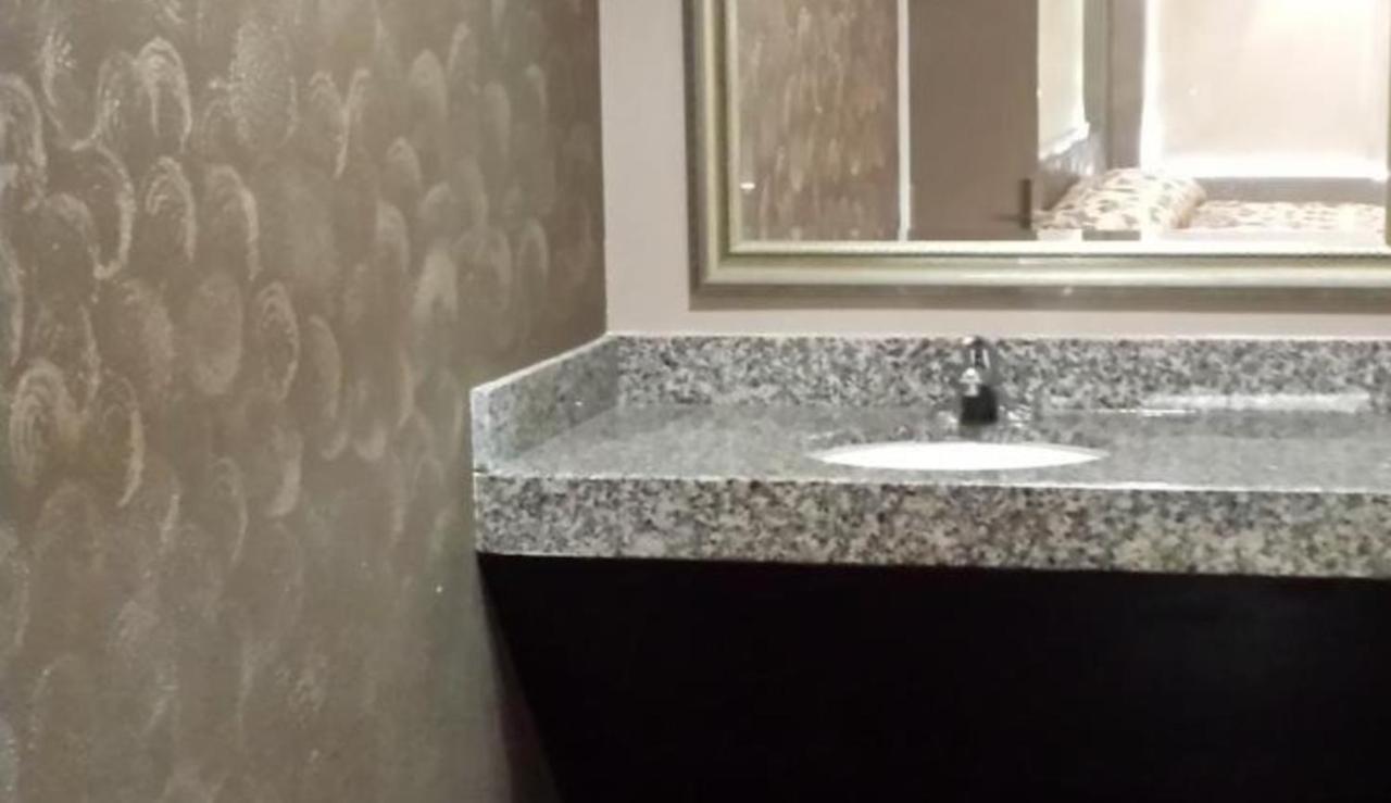 Royal Relax Inn Fairmont City Ngoại thất bức ảnh